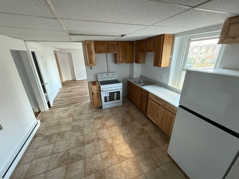 Building Photo - 604 E Market St