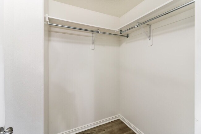 Building Photo - 2114 Juniper Dr