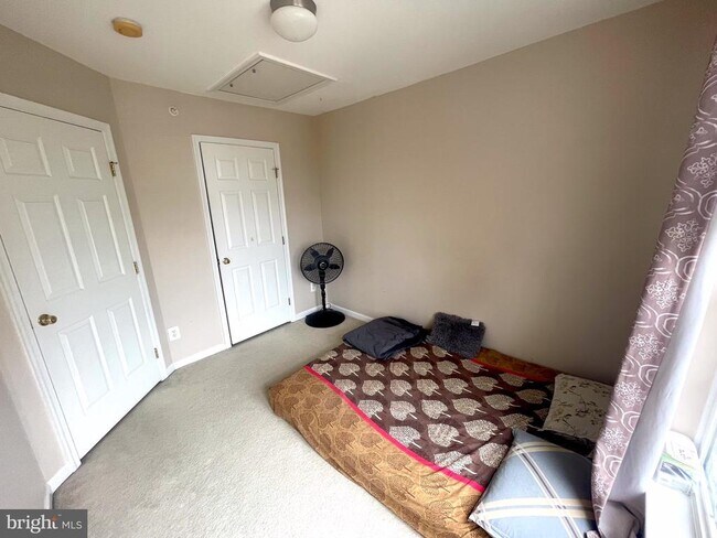 Building Photo - 4053 Cressida Pl