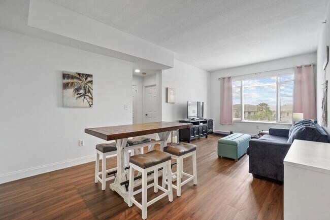 Building Photo - 1200 Town Center Dr