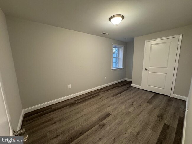 Building Photo - 1103 Llano Dr