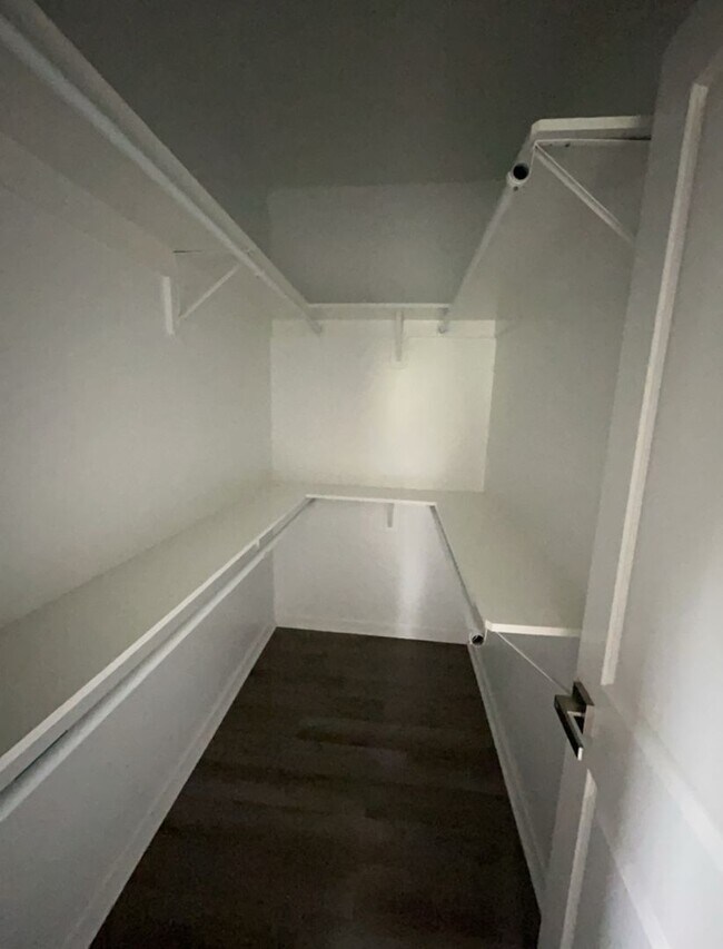 Building Photo - !! SPECIAL HALF OFF SECOND MONTH'S RENT!!! Updated 3BR 2BA  Home w/ Renovated Kitchen near Downto...