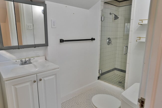 Building Photo - Beautiful Single Family in Bellevue Park