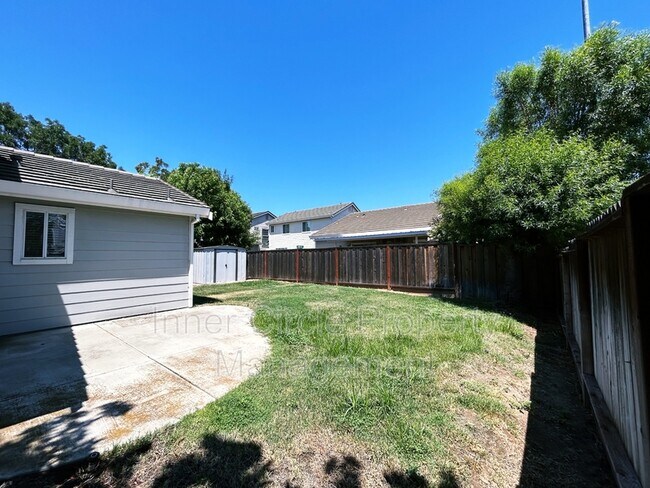 Building Photo - 253 Creektrail Ct