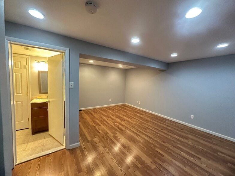 Building Photo - 11553 Sullnick Way