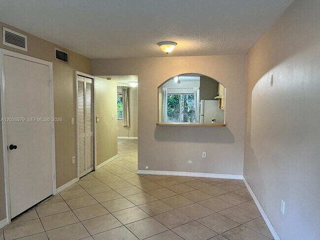 Building Photo - 1250 SE 31st Ct