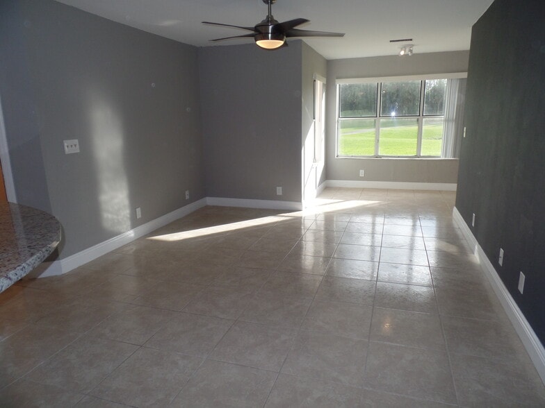 Building Photo - 3350 Pinewalk Dr N