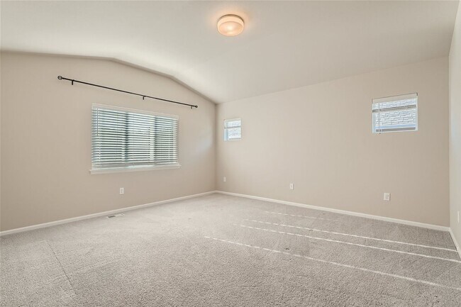 Building Photo - Stunning design and spacious floor plan nestled in the amazing Tahoma Ridge neighborhood.