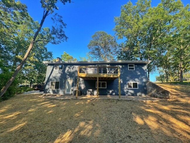 Building Photo - Great 4 Bed 3 Bath House In Parkade!