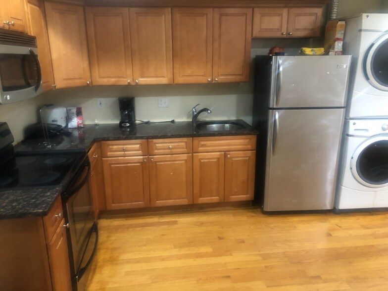 Building Photo - 2329 N Park Ave