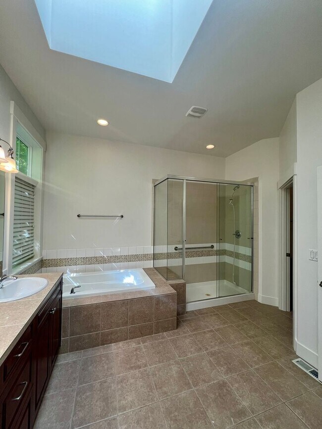 Building Photo - PENDING APPLICATION; Spacious Home on Golf Course  - All Bedrooms En Suite