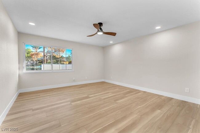 Building Photo - 2868 Vista Del Sol Ave