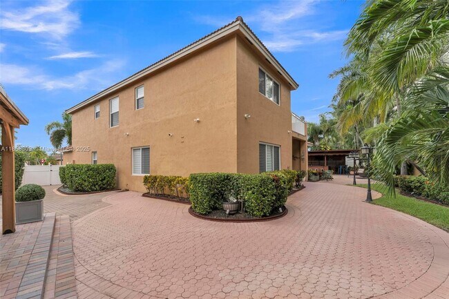 Building Photo - 14401 SW 33rd Ct
