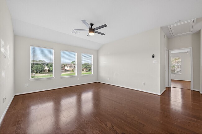 Building Photo - 14335 Plum Springs Dr