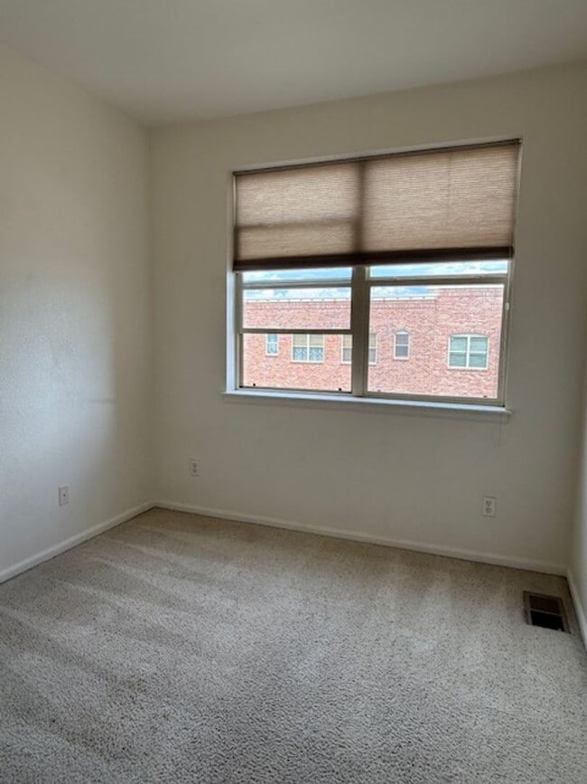 Building Photo - 3 Bed End Unit Townhome near Old Town Arvada