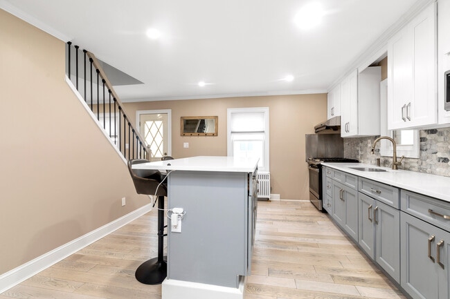 Building Photo - 98 Ethel St