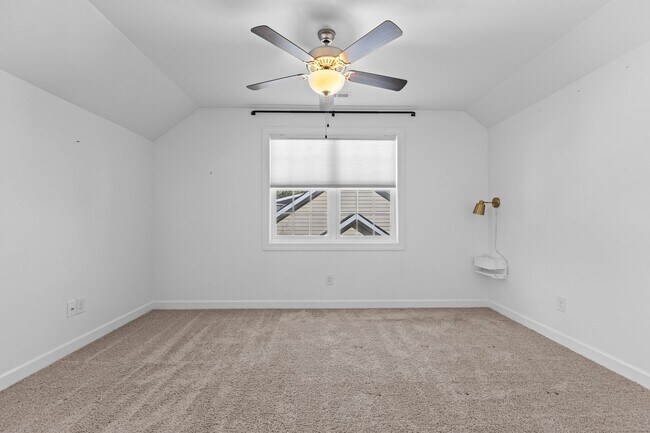 Building Photo - Gorgeous 3 Bedroom Home in Downtown Raleig...