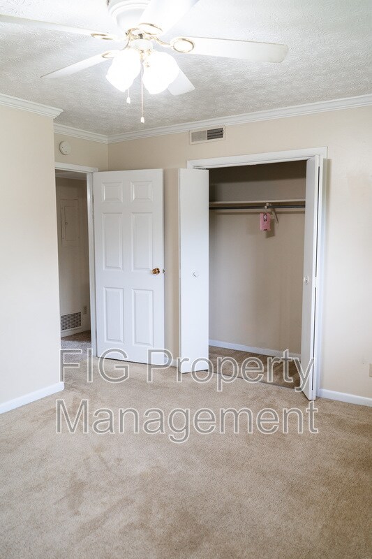 Building Photo - 1828 Lively Rd