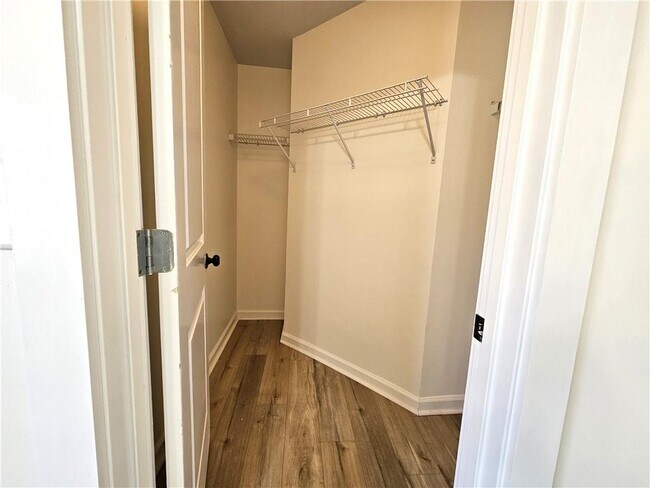 Building Photo - 5195 Wickingham Ln