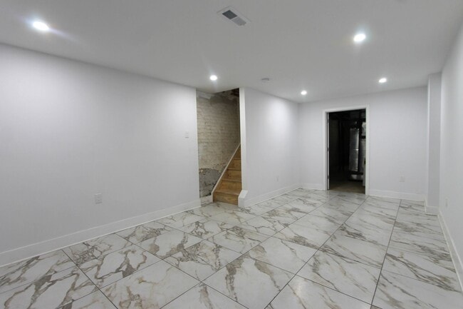 Building Photo - 103 E Coulter St