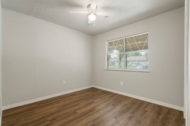 Building Photo - Updated 3 bedroom home