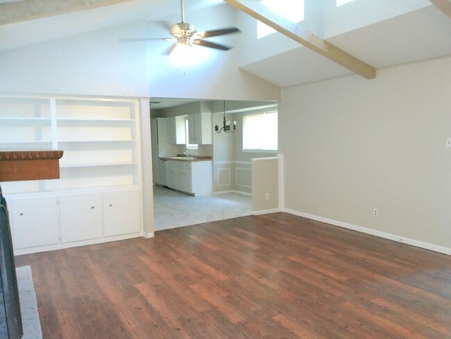 Building Photo - 4622 Newbury Ln