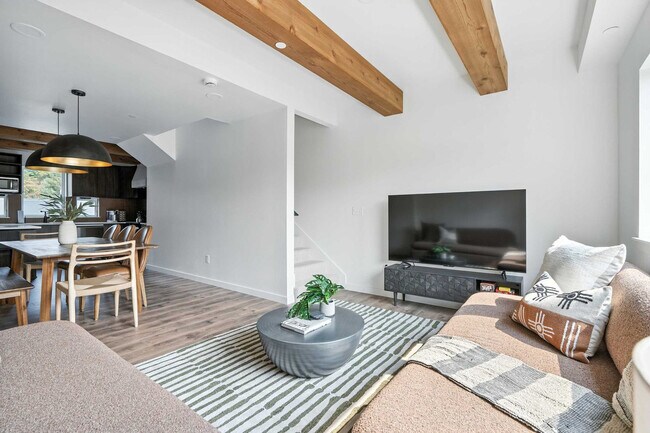 Primary Photo - 925 NE 23rd Ave