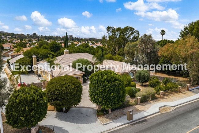 Building Photo - Amazing Executive Estate!