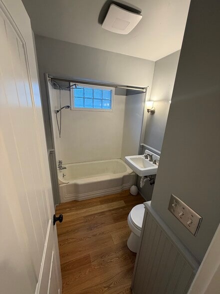 Building Photo - 4838 Summit St