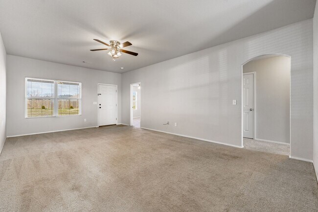 Building Photo - 848 NW Evans Cir