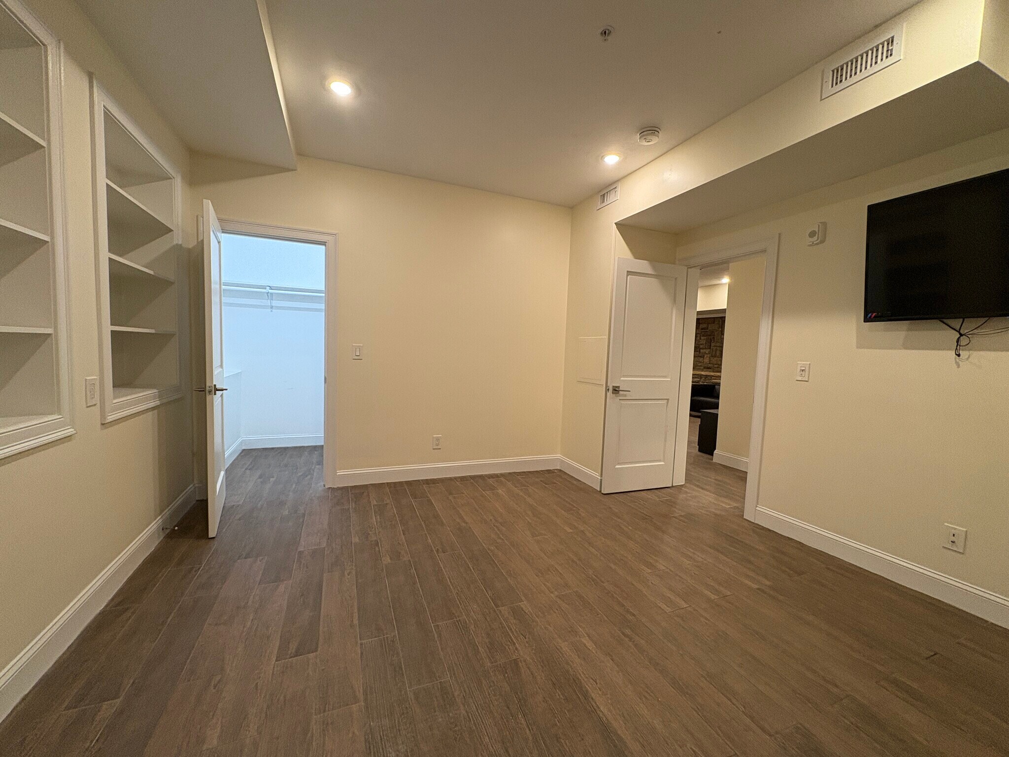 Building Photo - 1614 Beacon St