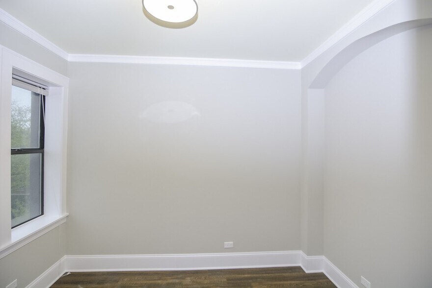 Building Photo - 817 W Lakeside Pl