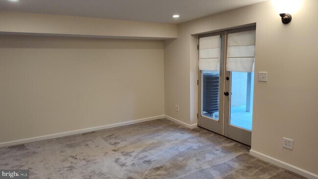 Building Photo - 442 Darby Ln