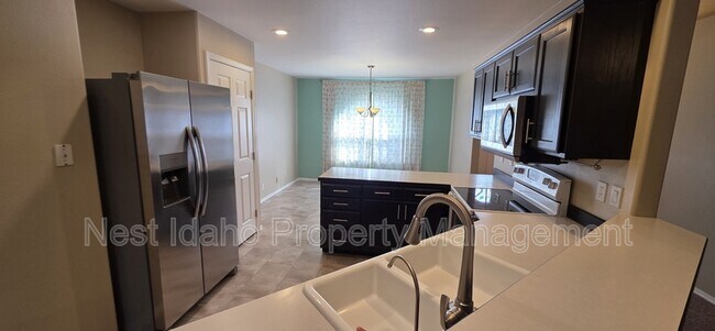 Building Photo - 1123 N Watson Way