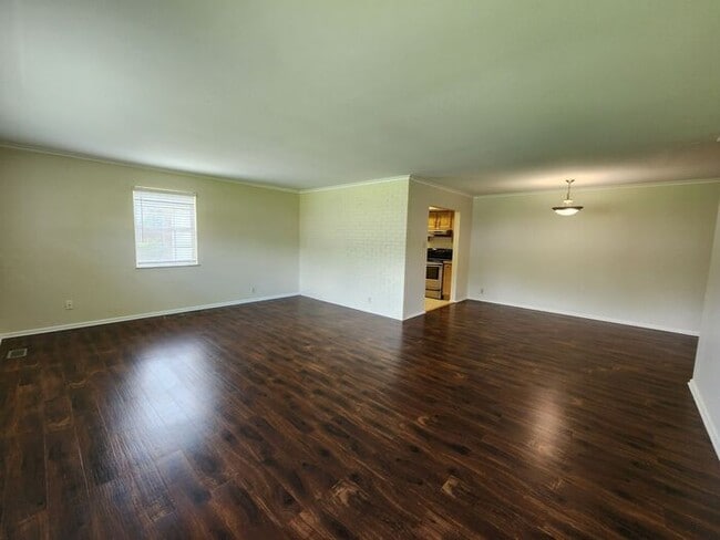 Building Photo - Move In By February 28th - Pay ONLY A $500 Deposit!!