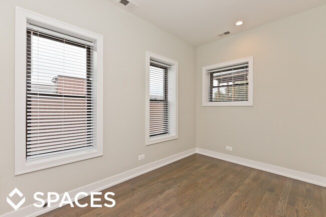 Building Photo - 849 W Lill Ave