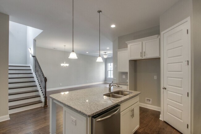 Building Photo - Resort Style Living in Franklin!