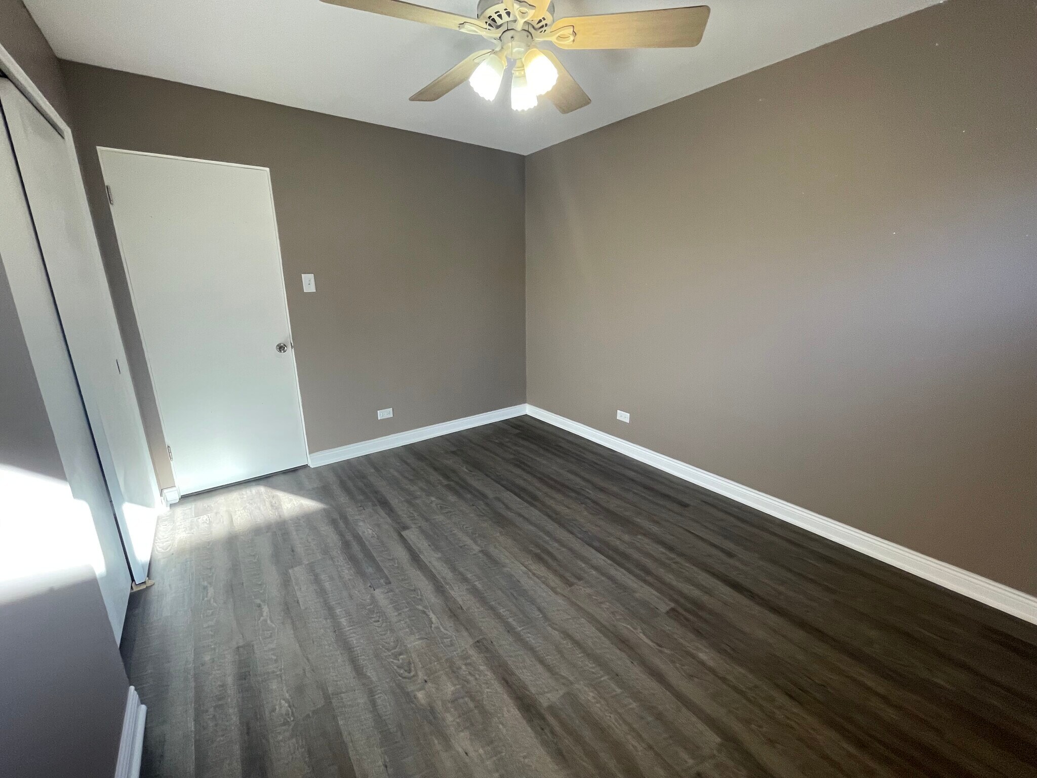 Building Photo - 148 E Quincy St