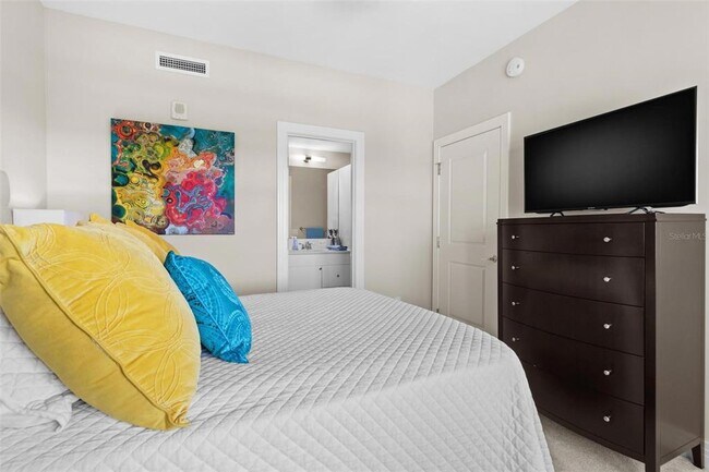 Building Photo - 1325 Snell Isle Blvd NE