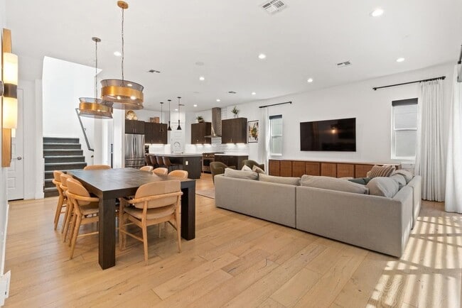 Building Photo - 4533 E Devonshire Ave