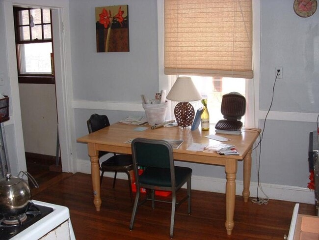 Building Photo - Pets-Friendly, Porch, Laundry on a Site, Parking for Rent, Yard