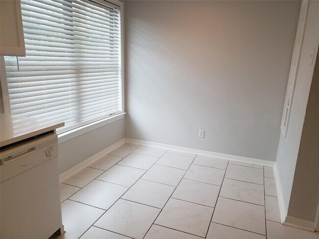 Building Photo - 6202 Gaston Ave