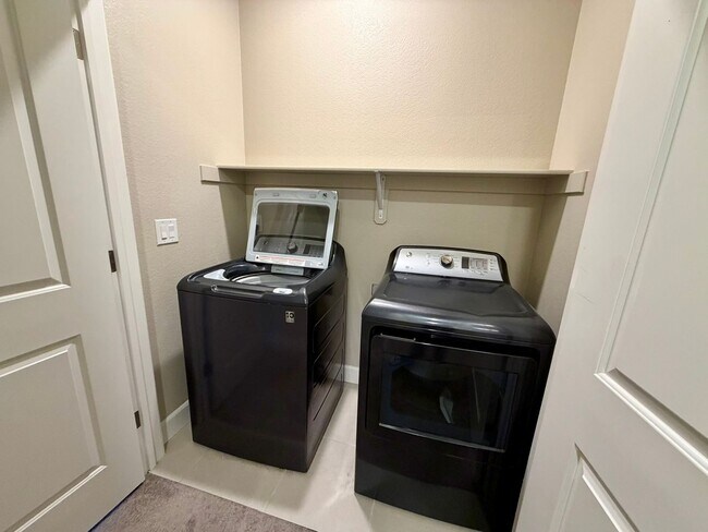 Building Photo - 1860 Sea Horse Rd