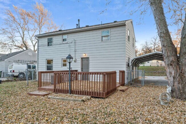 Building Photo - Beautifully renovated 5-bedroom, 2 full bath home ready for move-in!  1st month's rent is FREE!*