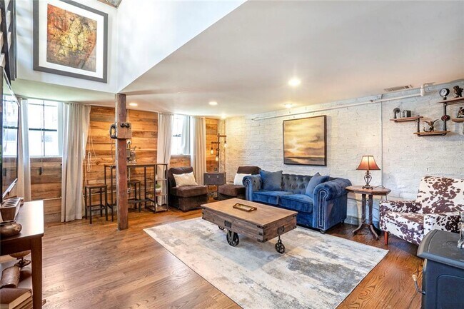 Building Photo - 650 Glen Iris Dr NE