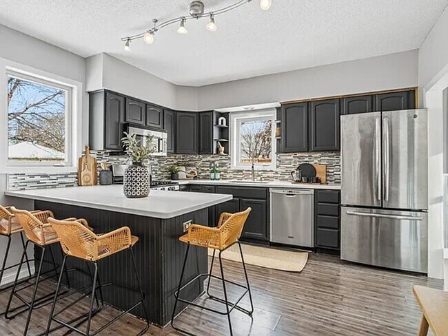 Building Photo - 3 bedroom house in Cherokee Park St. Paul