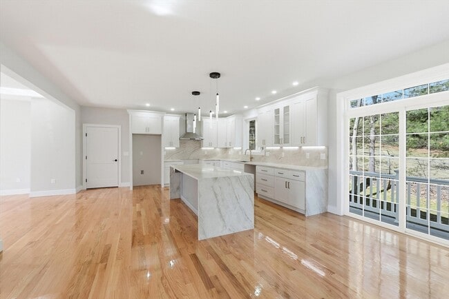 Building Photo - 4 Barrows Rd