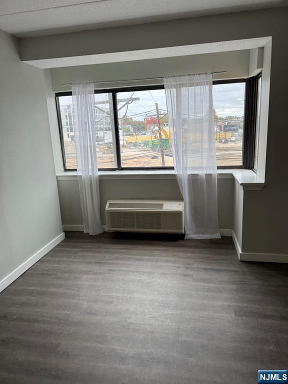 Building Photo - 5 Linden St