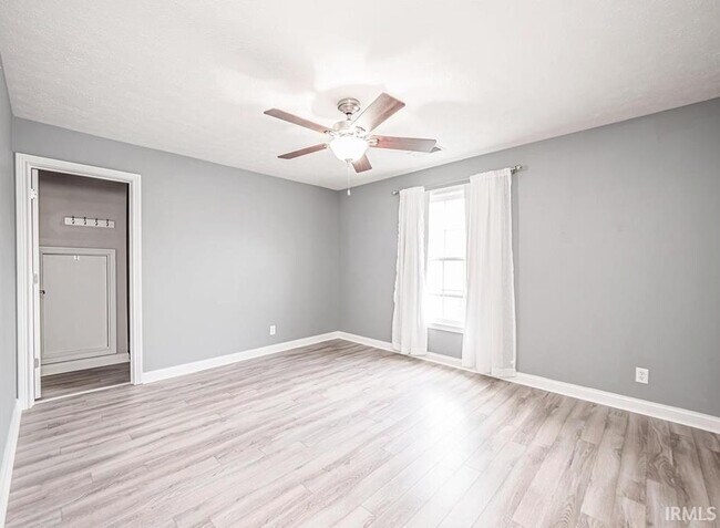 Building Photo - 2747 Thornhill Dr
