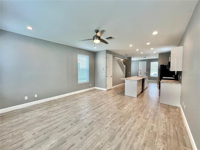 Building Photo - 2213 E 11th Ave